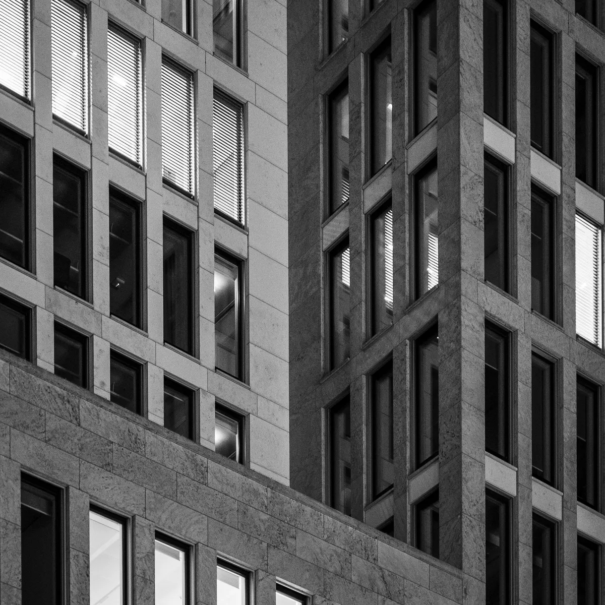 Schwarzweiss Architektur mit "Penrose-Dreieck" 
